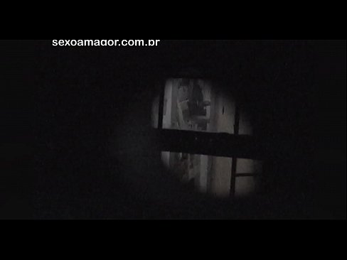 ❤️ Blondie fær leynilega myndbandsupptöku af hverfisferðamanni sem er falinn á bak við hola múrsteina ❤️❌ Bara klám á klám is.sexvideosex.top ﹏